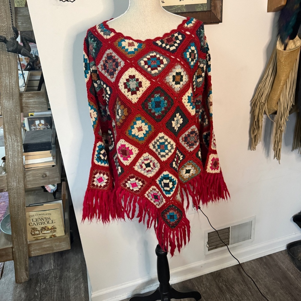 Vintage SUE WONG Granny Square Crochet Fringe Sweater Poncho L Wool